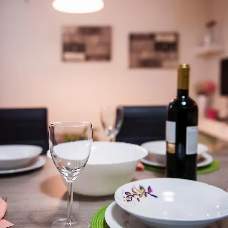 Apartament House *